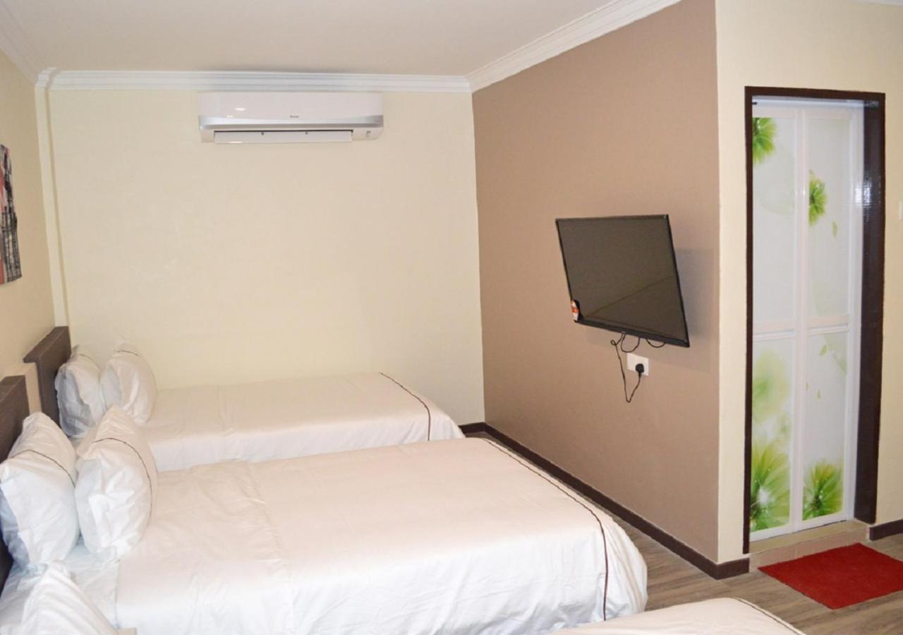 Angsoka Hotel Teluk Intan Exterior foto
